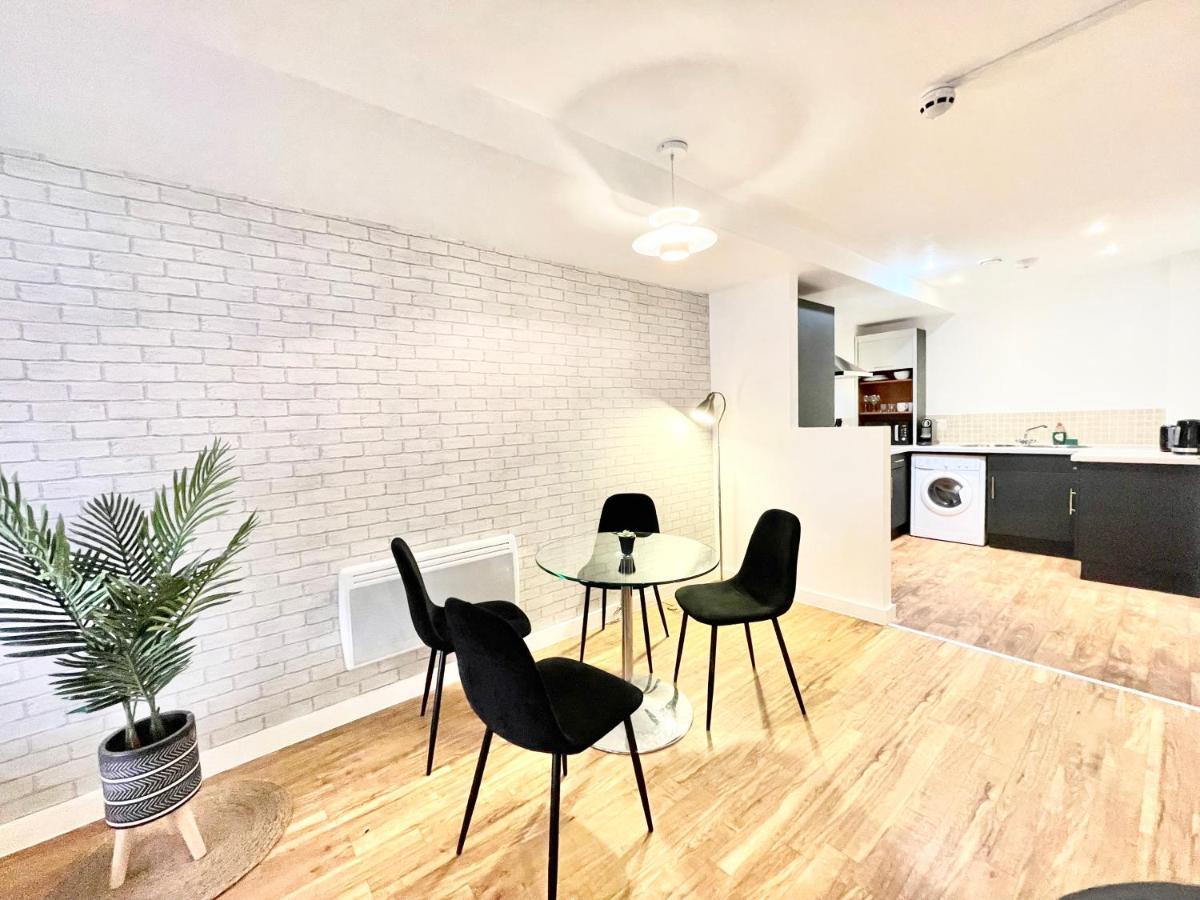 Lovely 2 - Bedroom Condo In Manchester City Centre Экстерьер фото